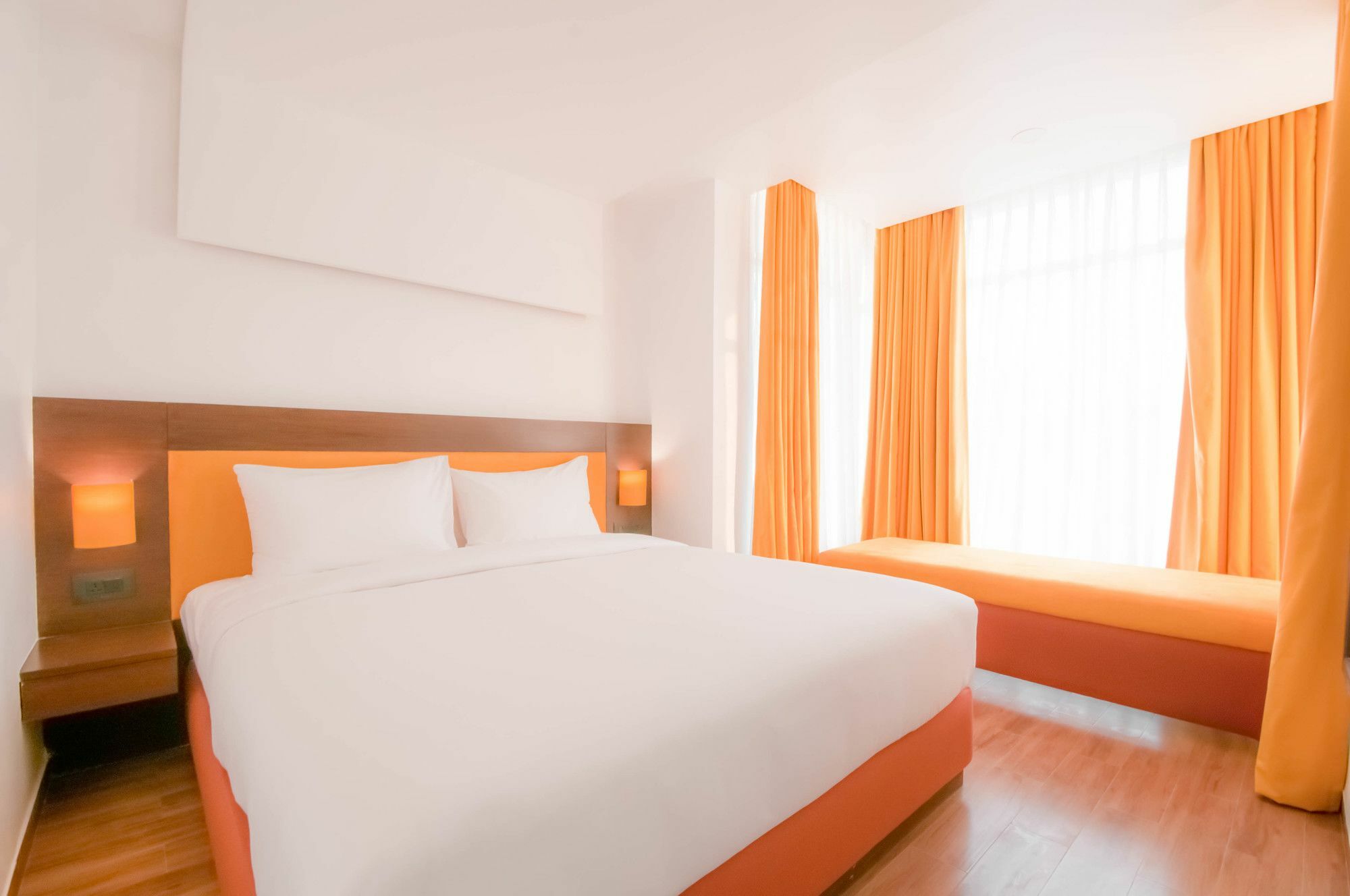 Hotel Bloomsuites L 4*